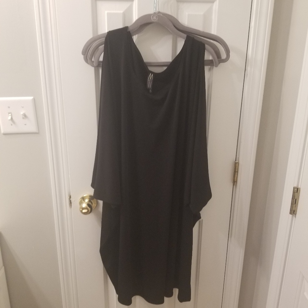 1x Oversized Cold Shoulder Tunic